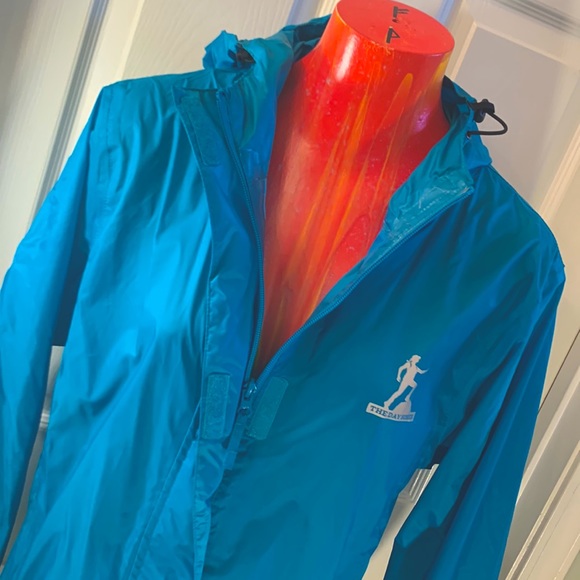 THE DAY HIKER RainCoat - Picture 10 of 12